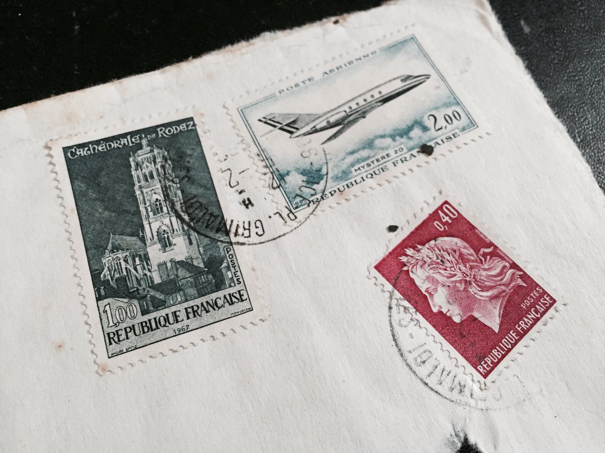 Il y a aussi un peu partout des timbres qui traînent c'est vrai #Madeleineproject https://t.co/OwTWl4rK6I
